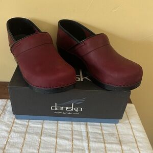 Dansko, professional oiled burgundy, size 41